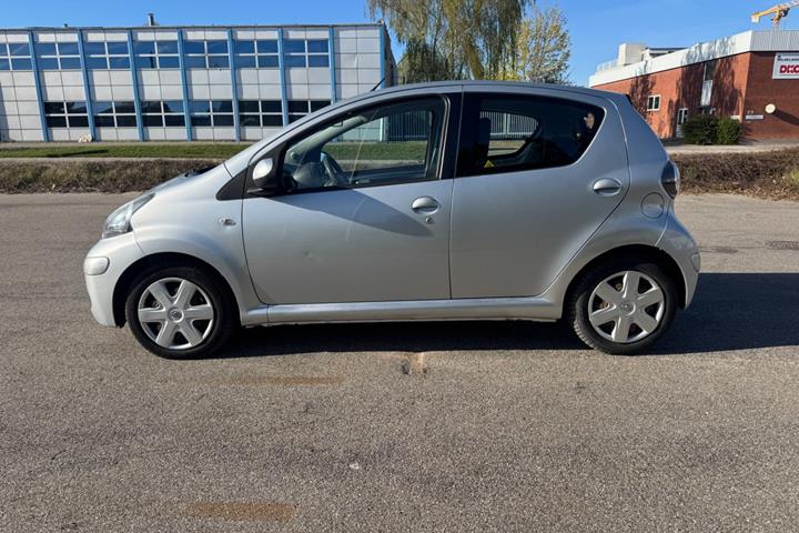 Grøn Toyota Aygo fra 2011