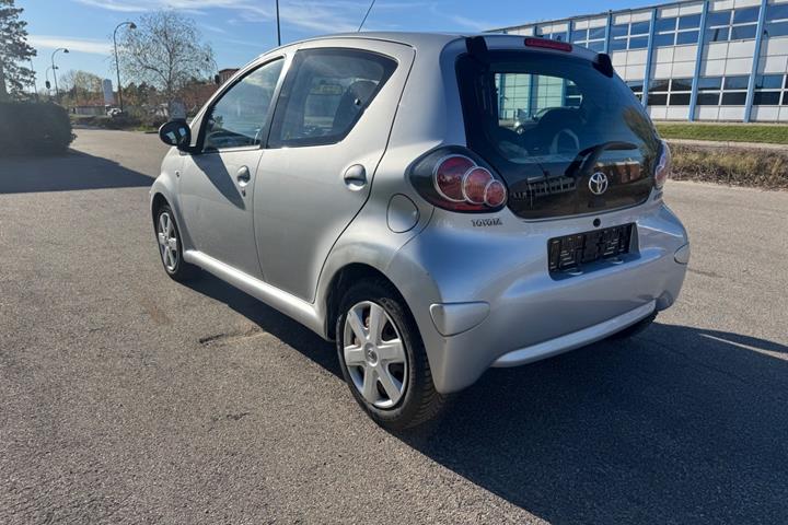 Grøn Toyota Aygo fra 2011
