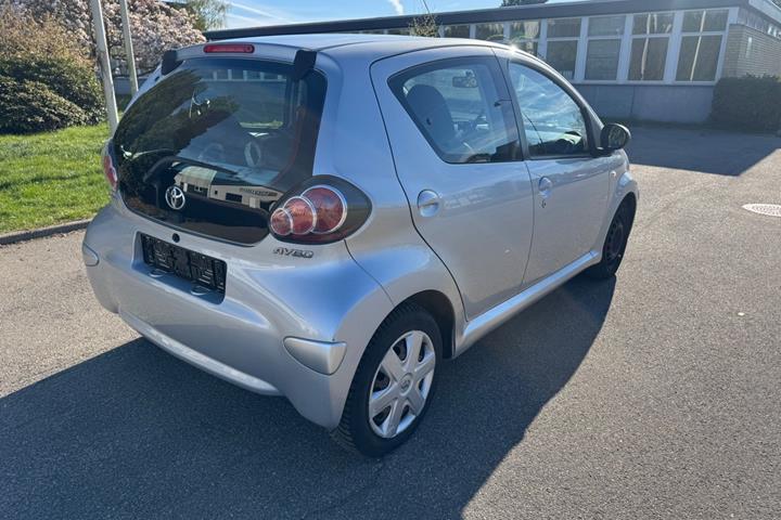 Grøn Toyota Aygo fra 2011