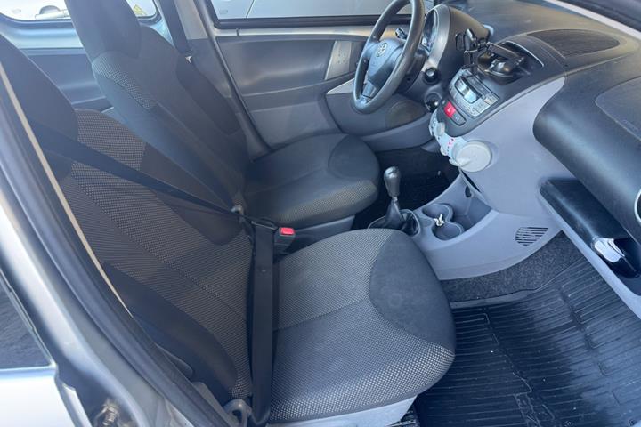 Grøn Toyota Aygo fra 2011