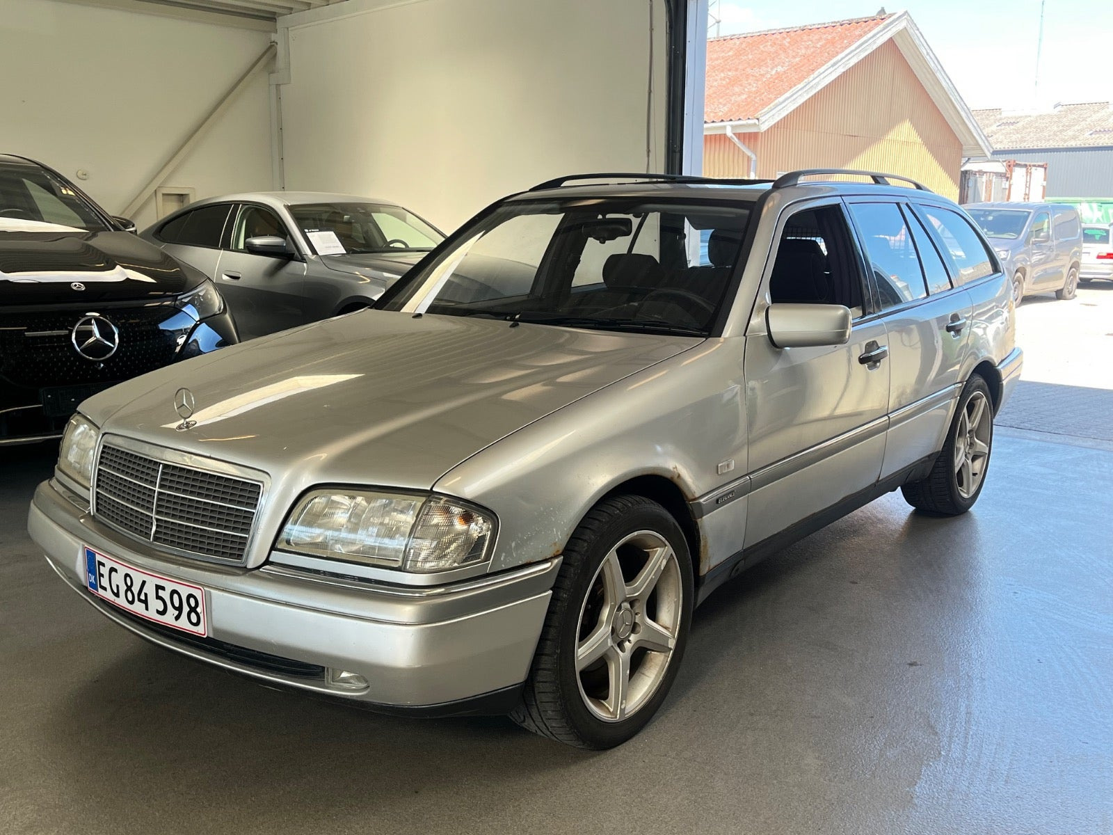 Sølv Mercedes C230 fra 1996