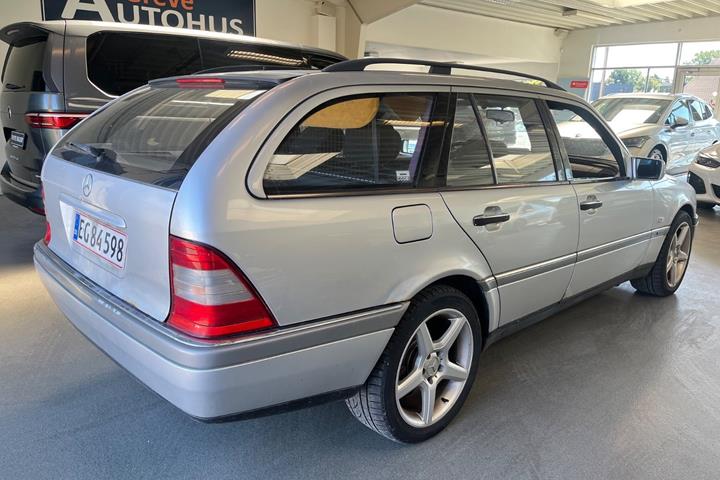 Sølv Mercedes C230 fra 1996