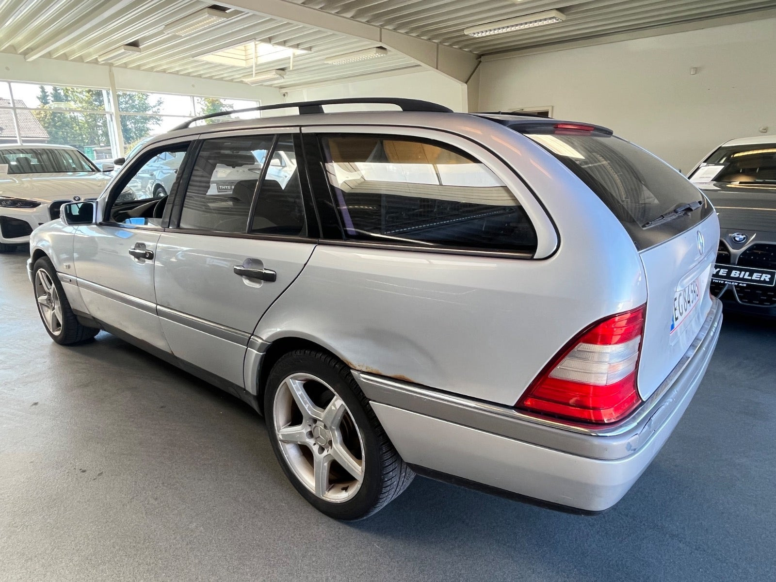 Sølv Mercedes C230 fra 1996
