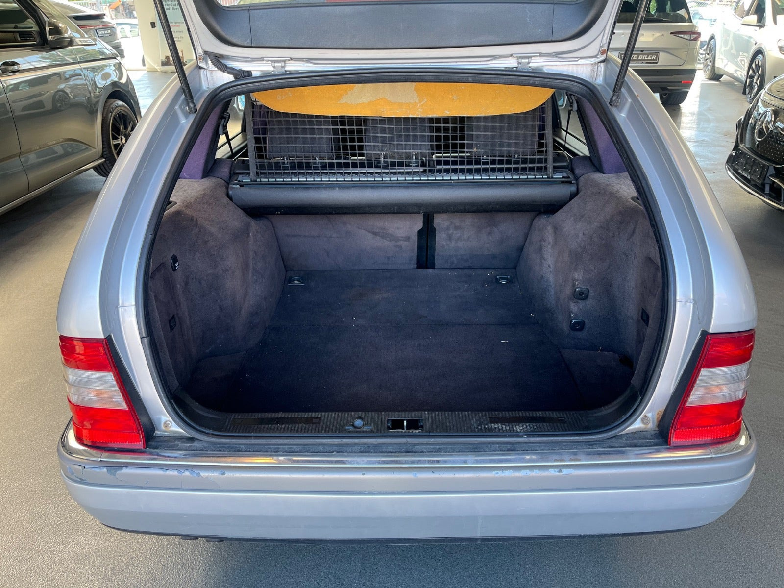 Sølv Mercedes C230 fra 1996