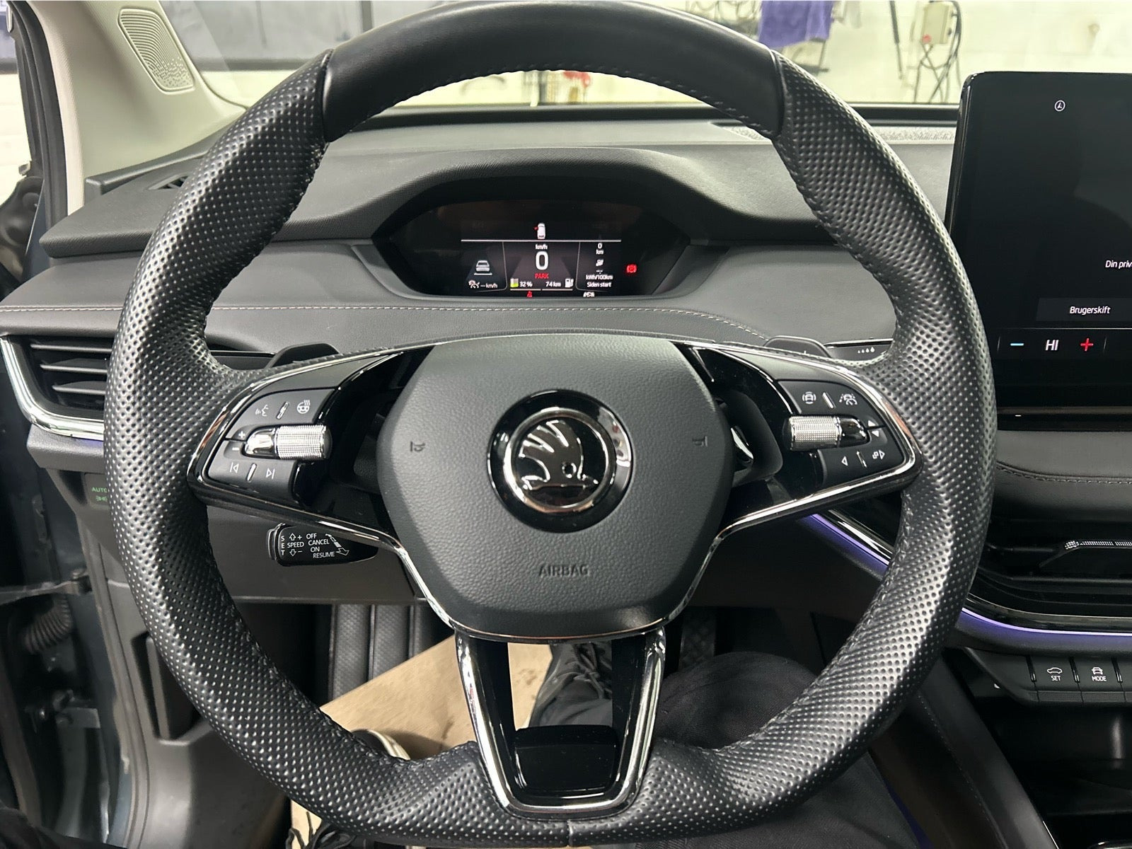 Grå Skoda Enyaq fra 2021