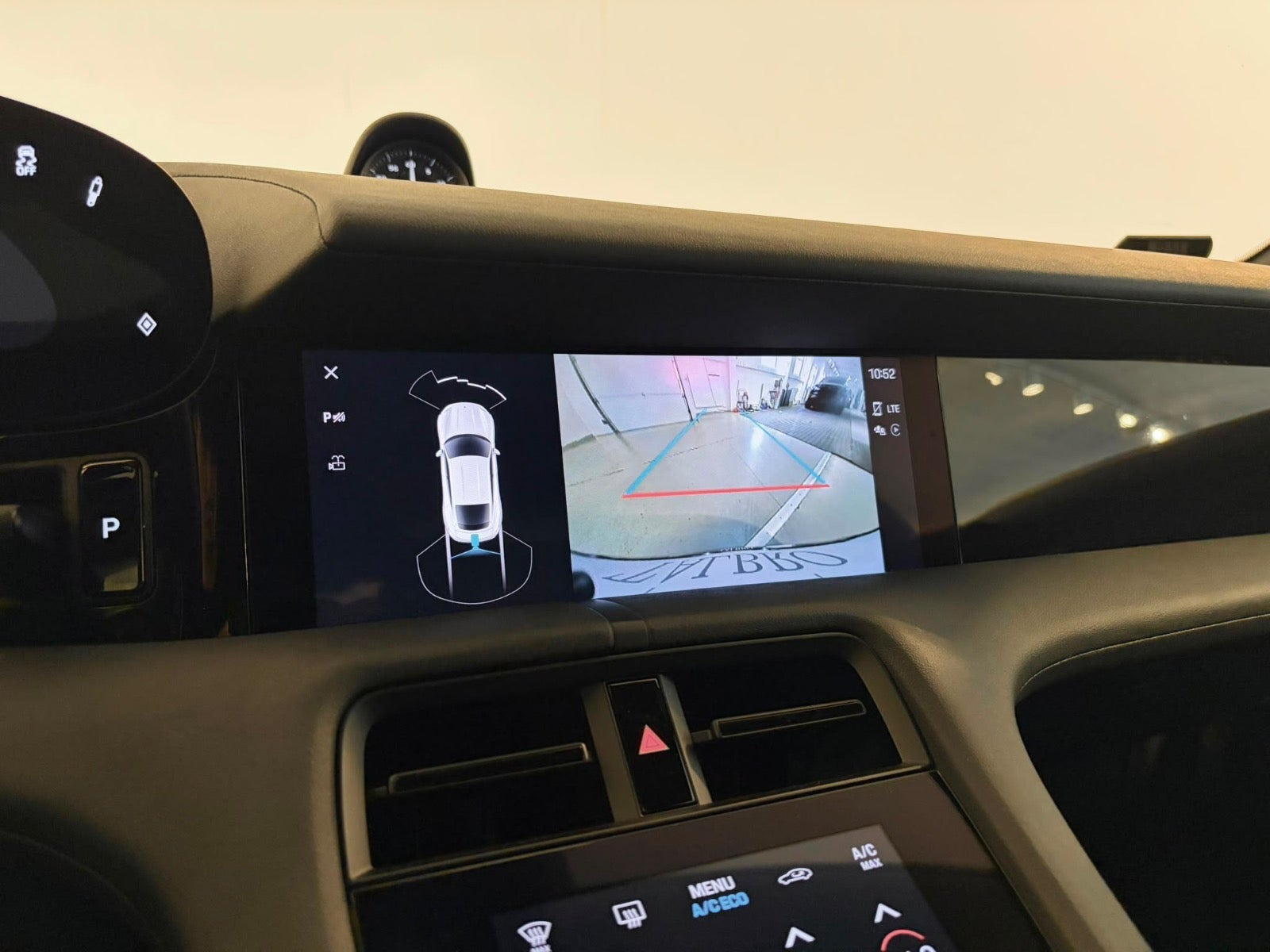 Hvid Porsche Taycan fra 2022