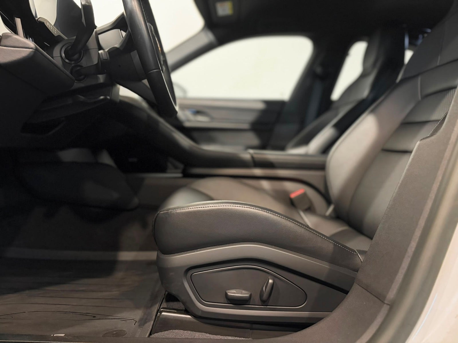 Hvid Porsche Taycan fra 2022