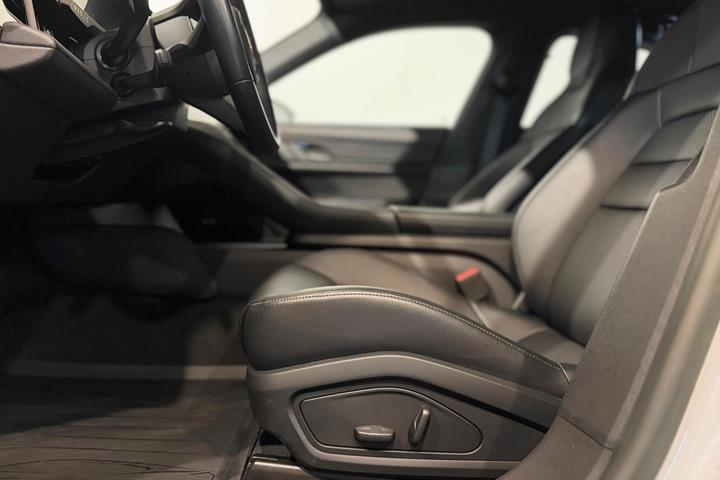 Hvid Porsche Taycan fra 2022