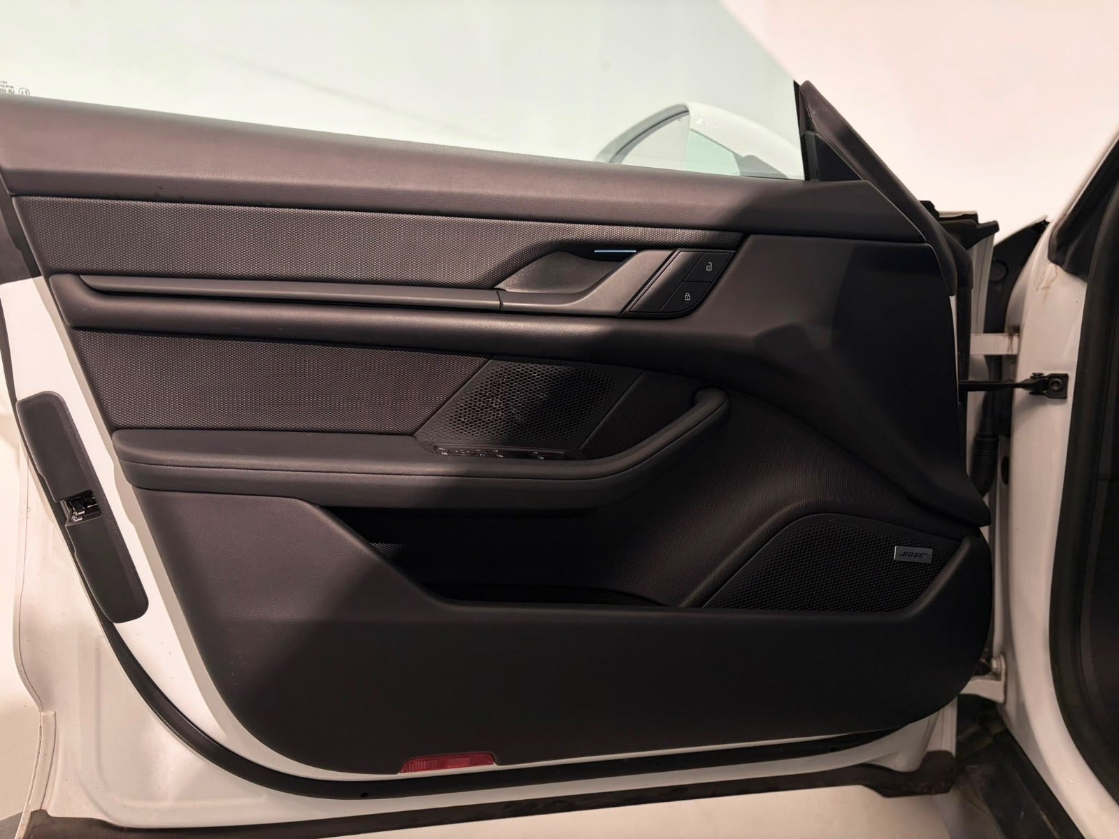 Hvid Porsche Taycan fra 2022