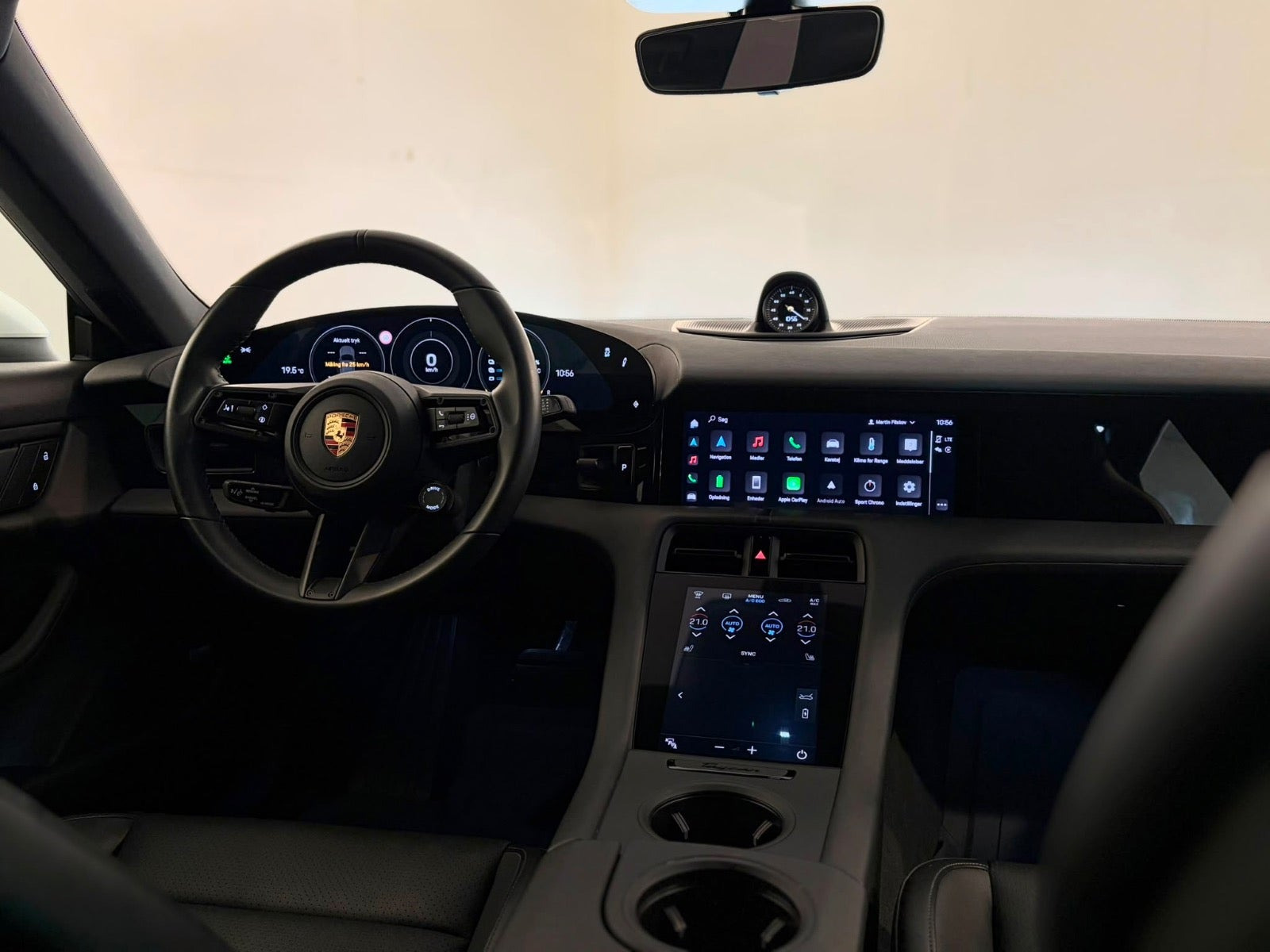 Hvid Porsche Taycan fra 2022