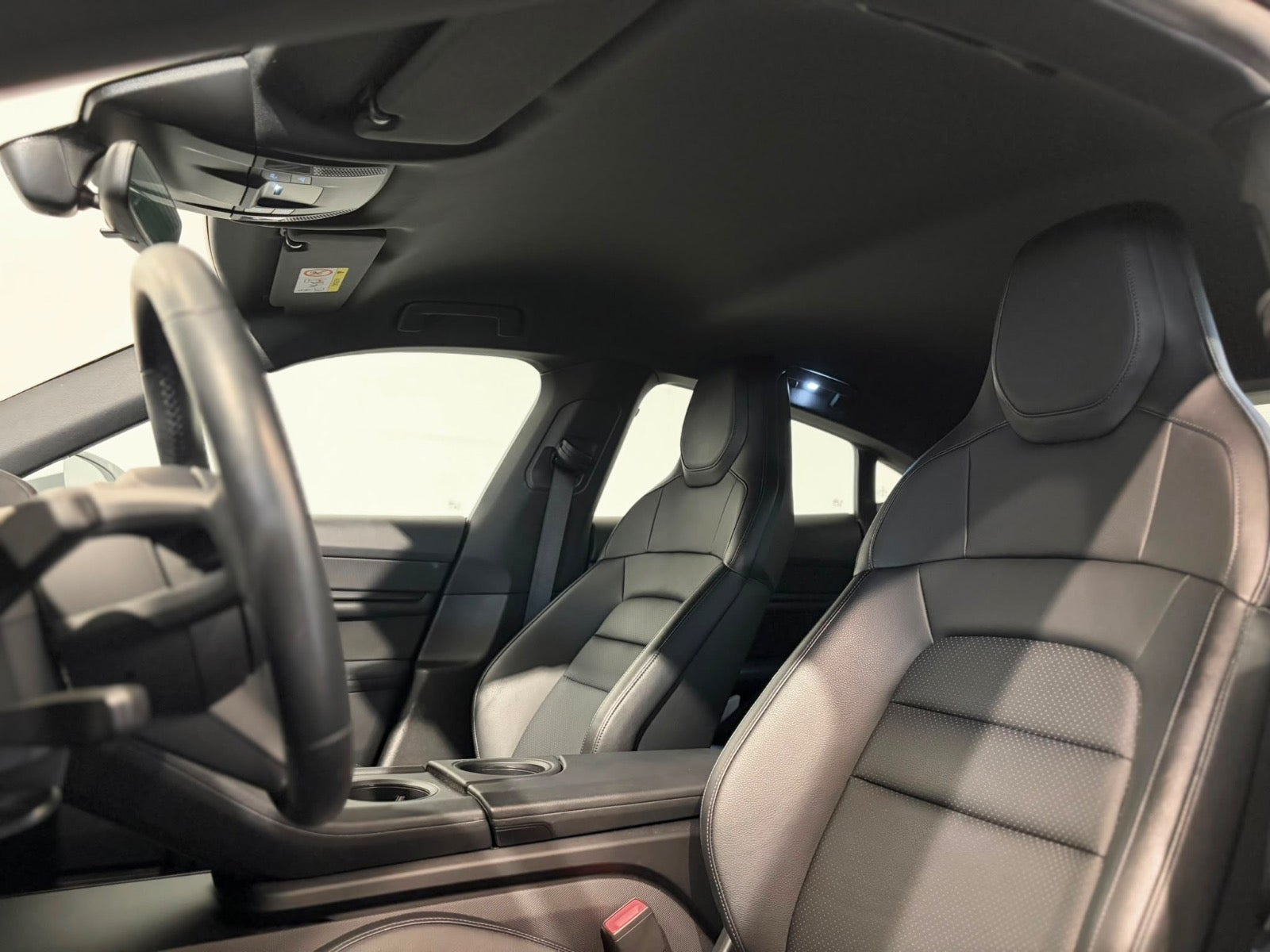 Hvid Porsche Taycan fra 2022