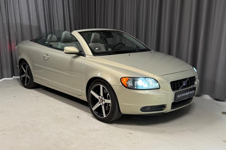 Orange Volvo C70 fra 2008