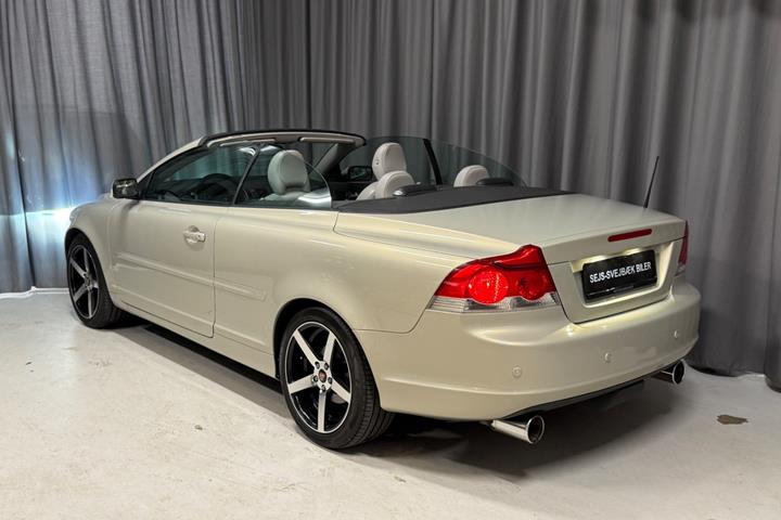 Orange Volvo C70 fra 2008