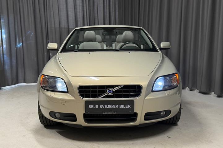 Orange Volvo C70 fra 2008