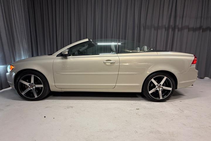 Orange Volvo C70 fra 2008