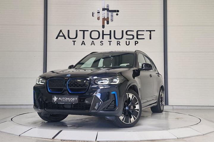 Blå BMW iX3 fra 2022