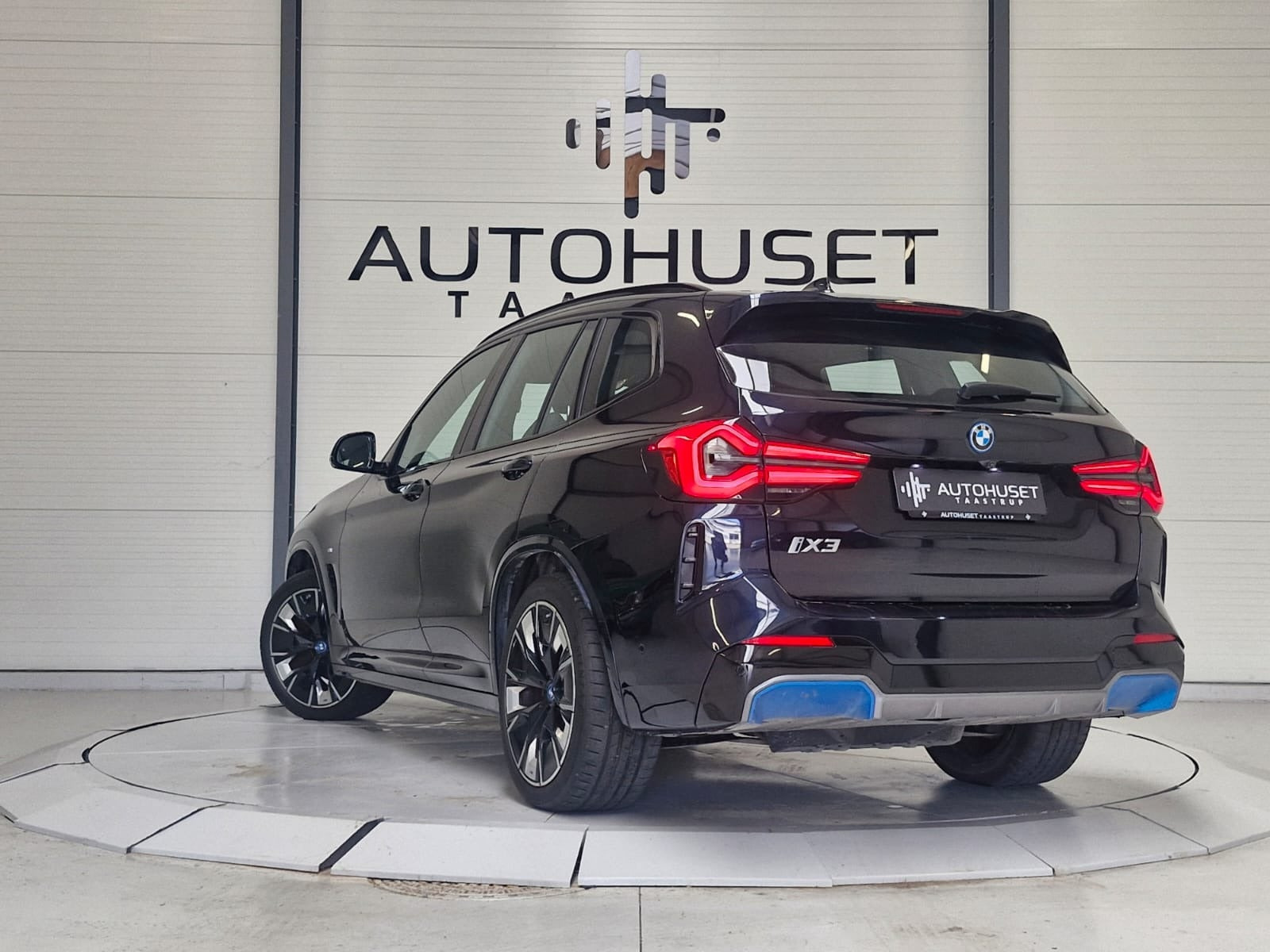Blå BMW iX3 fra 2022