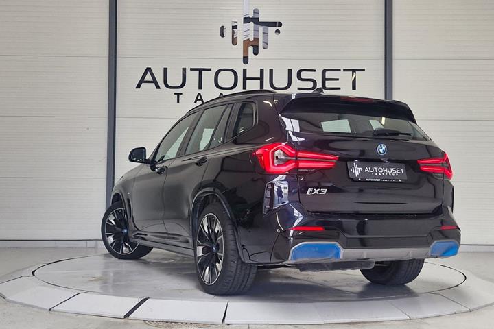 Blå BMW iX3 fra 2022
