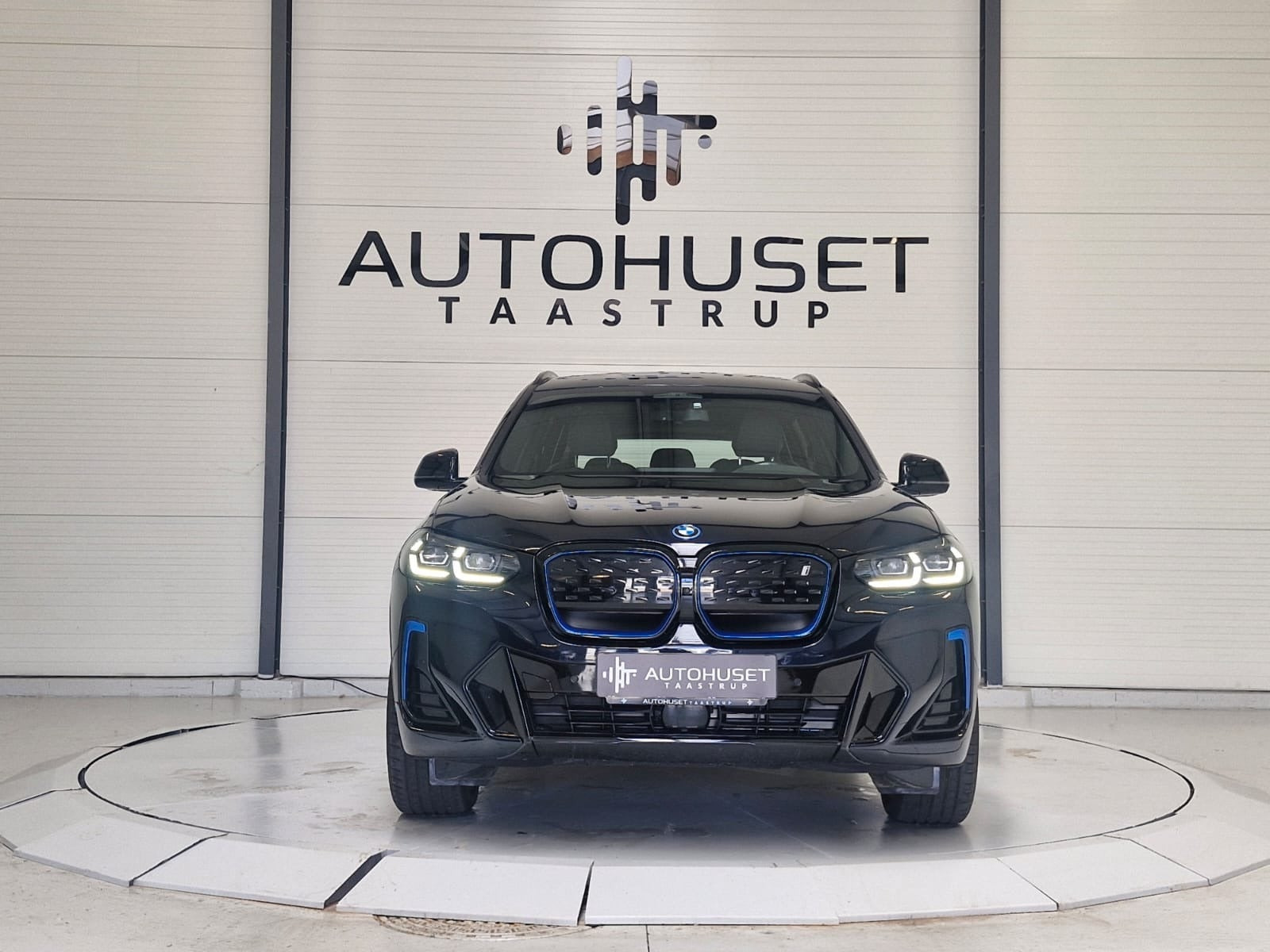 Blå BMW iX3 fra 2022