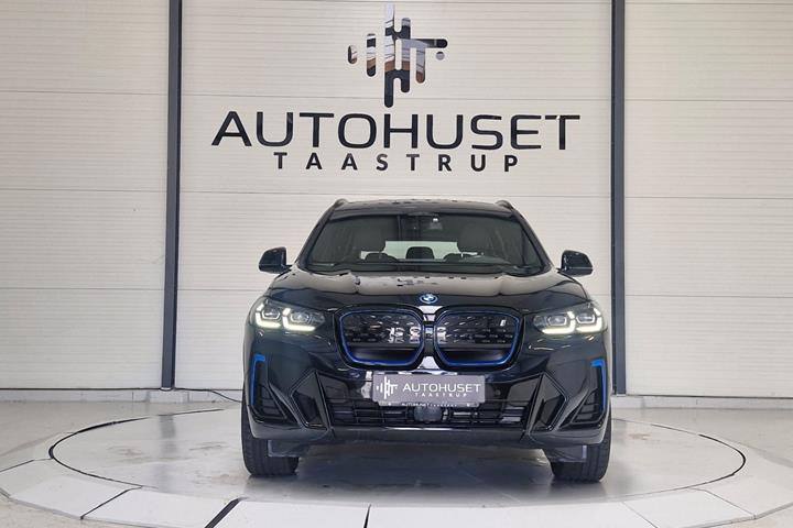 Blå BMW iX3 fra 2022