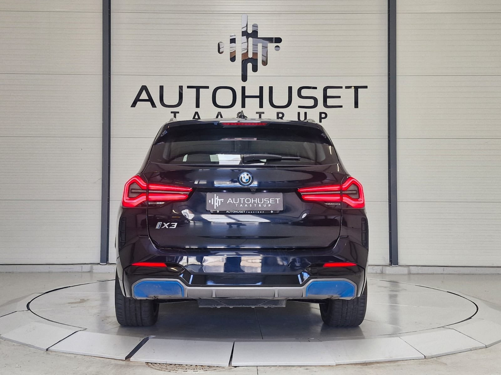 Blå BMW iX3 fra 2022