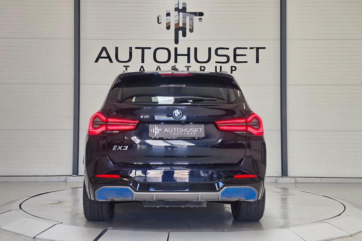 Blå BMW iX3 fra 2022