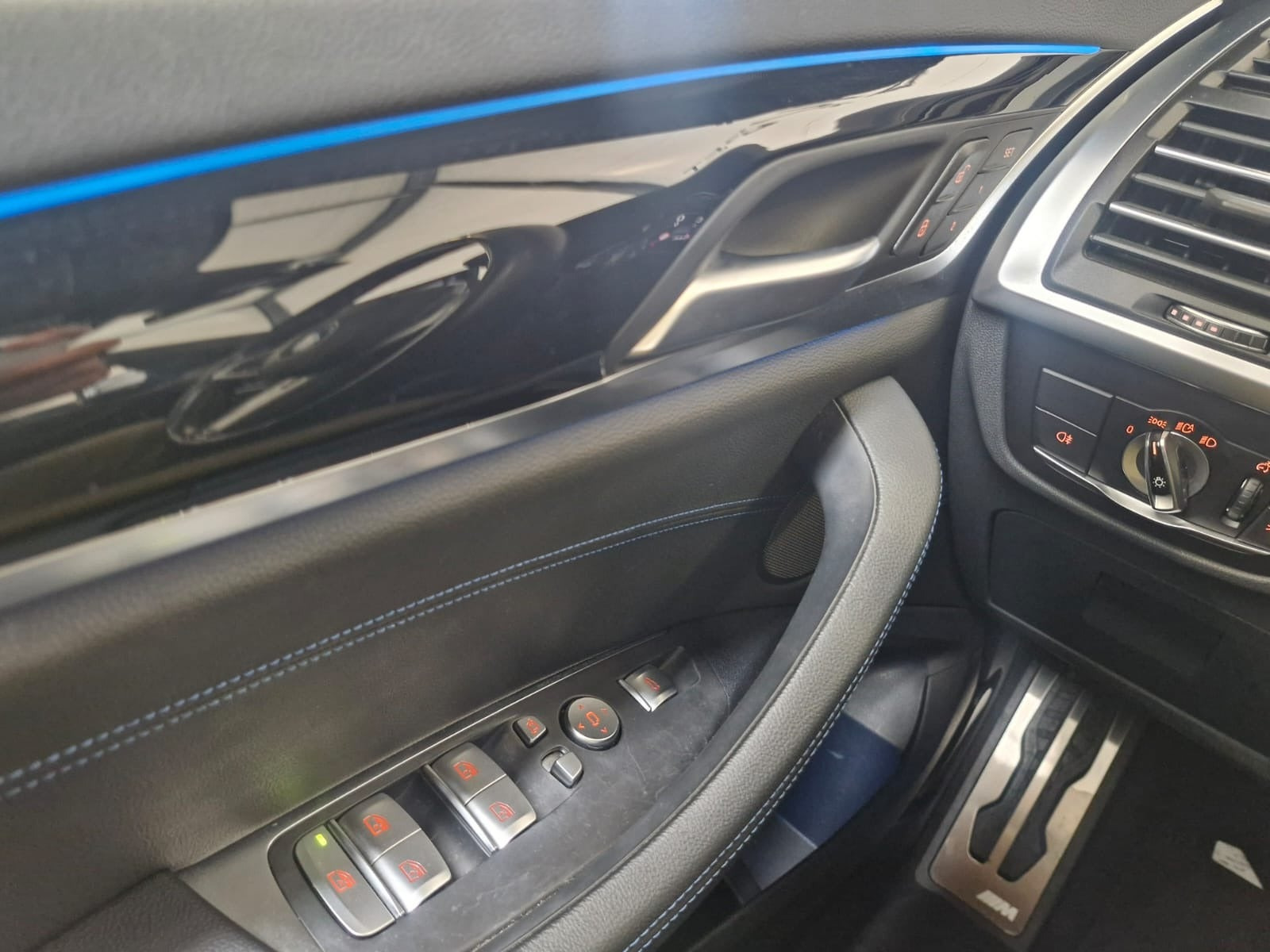 Blå BMW iX3 fra 2022