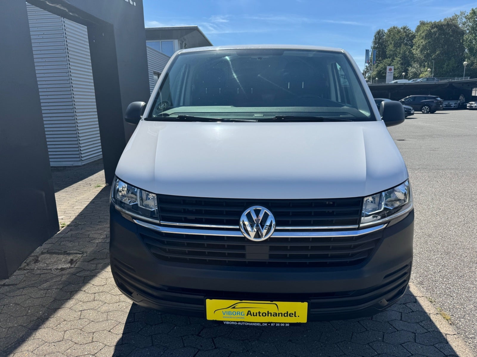 Hvid VW Transporter fra 2021