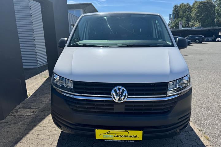 Hvid VW Transporter fra 2021