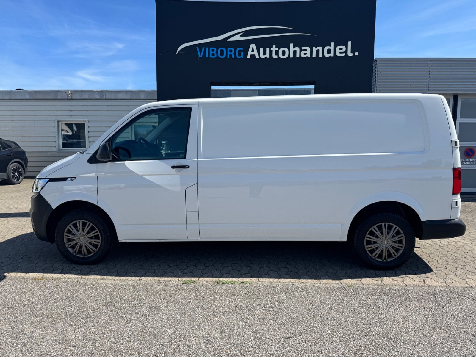 Hvid VW Transporter fra 2021