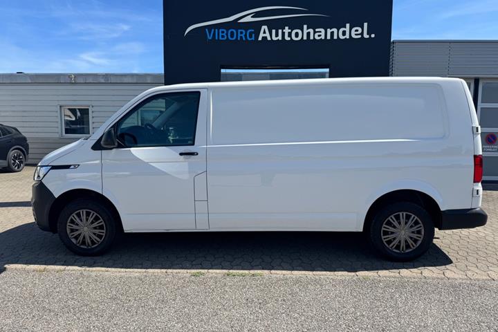 Hvid VW Transporter fra 2021