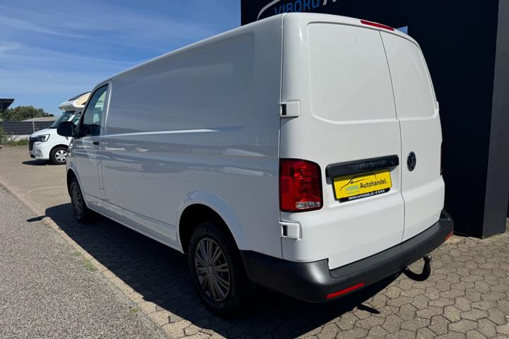 Hvid VW Transporter fra 2021
