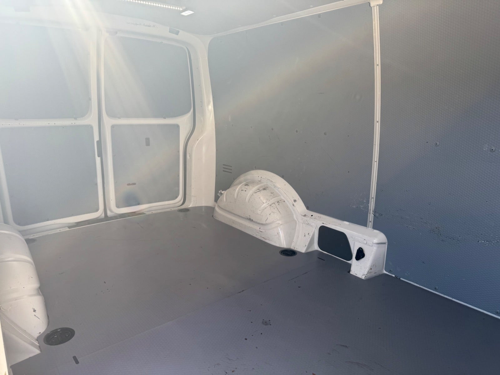 Hvid VW Transporter fra 2021