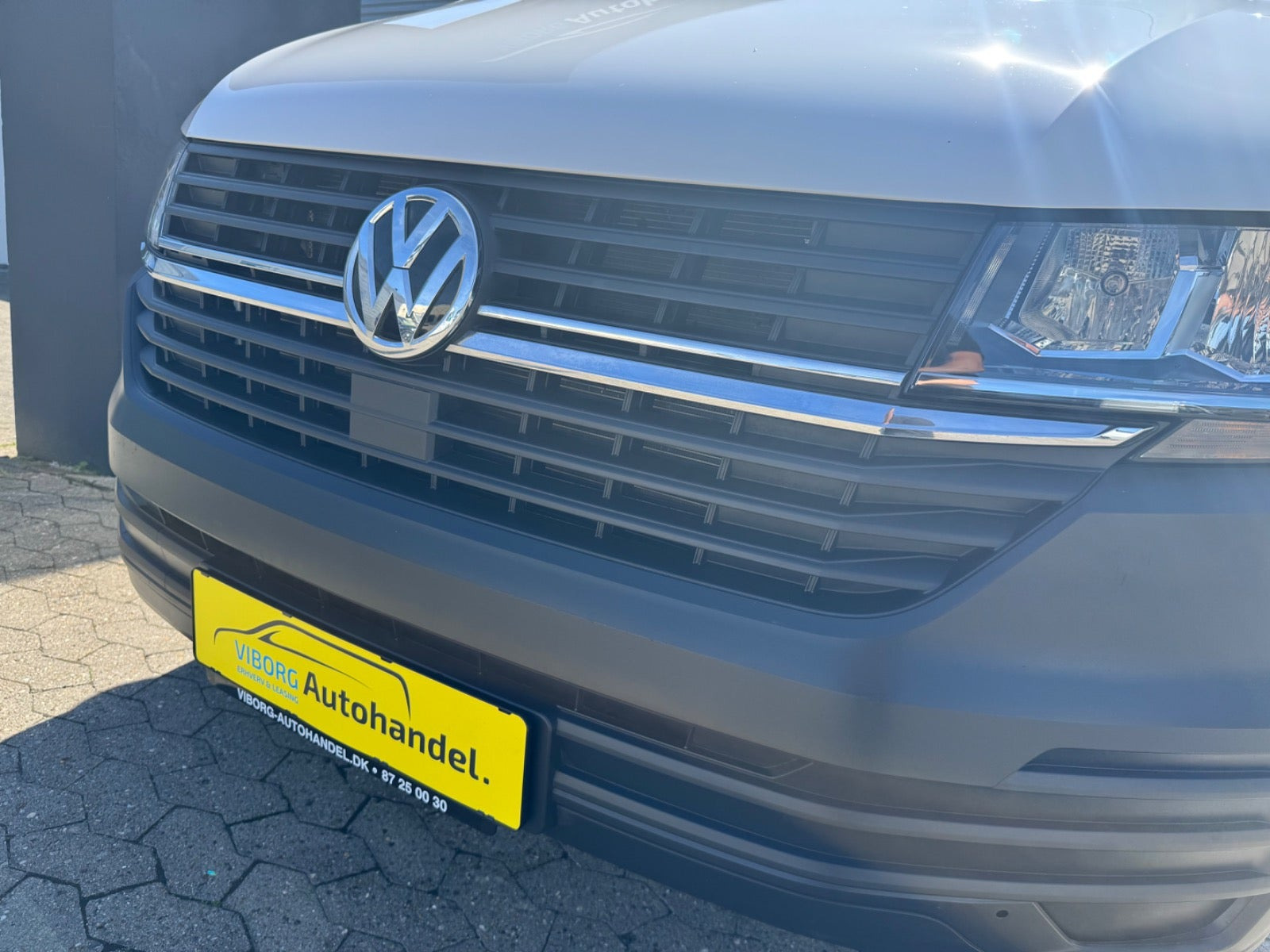 Hvid VW Transporter fra 2021