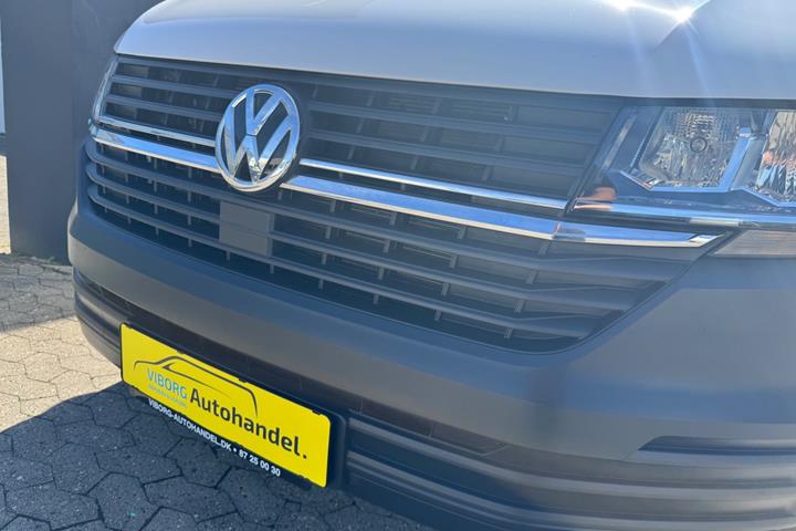 Hvid VW Transporter fra 2021