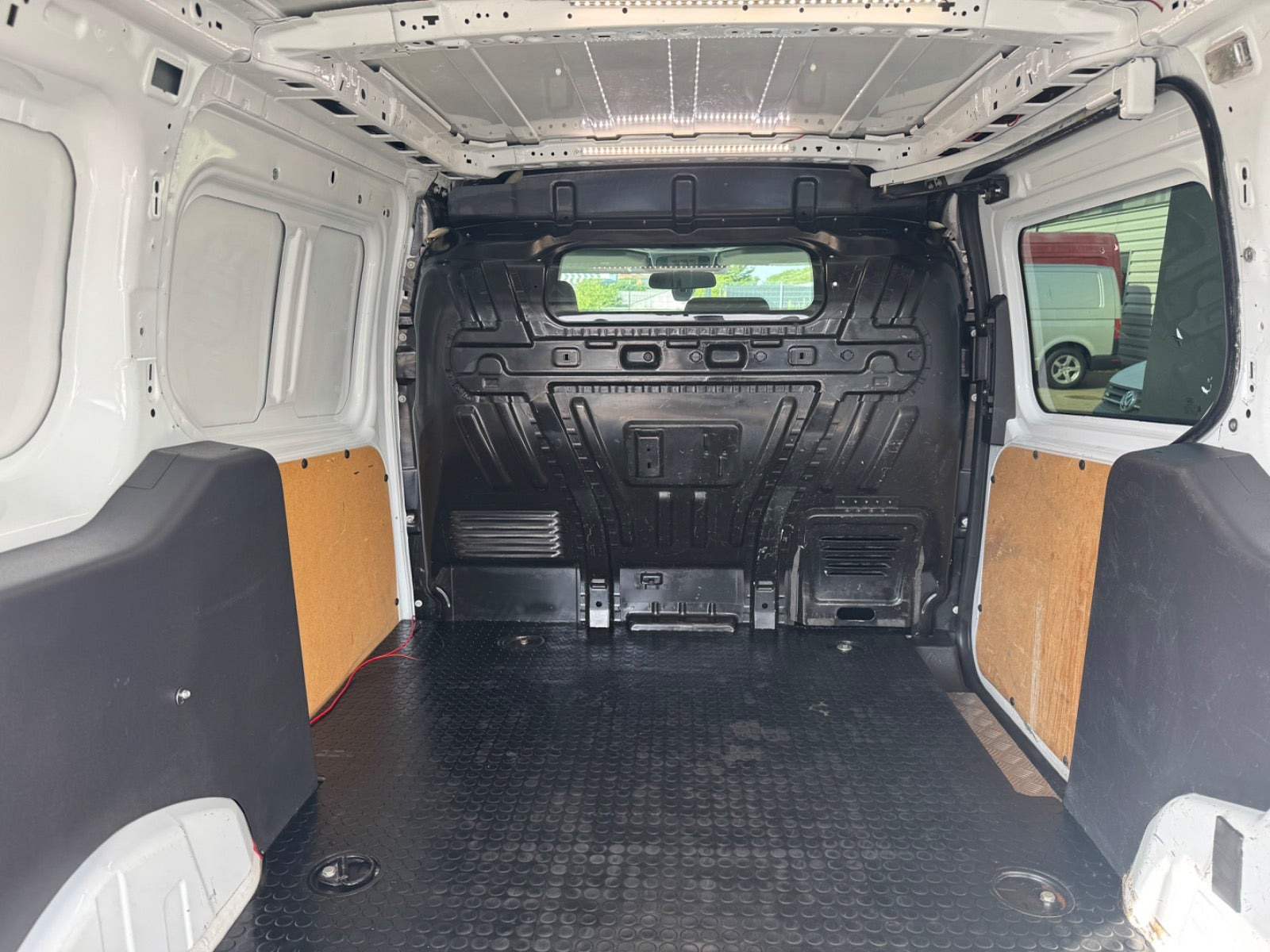 Hvid Ford Transit Connect fra 2015