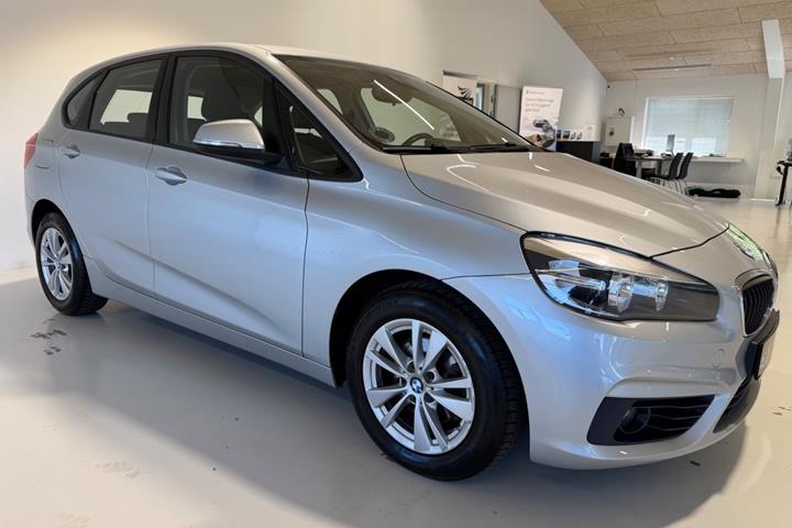 Grå BMW 218d fra 2015