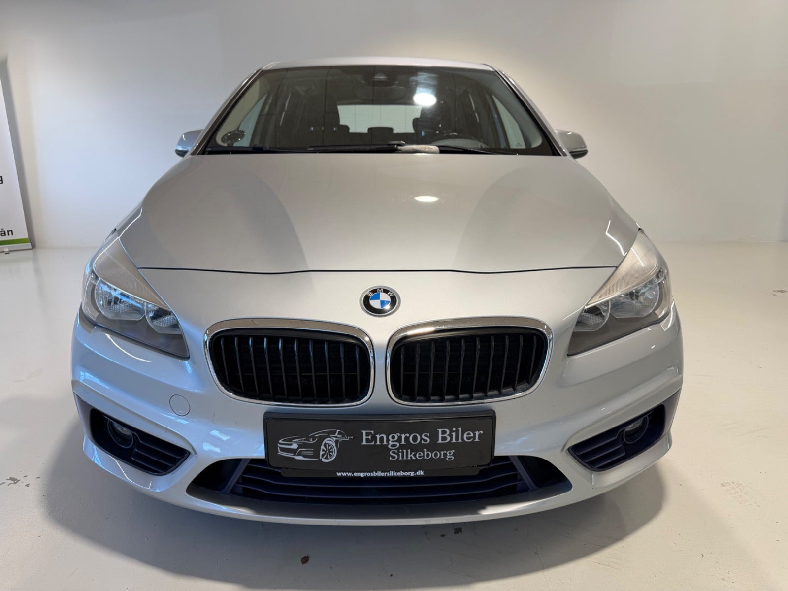 Grå BMW 218d fra 2015