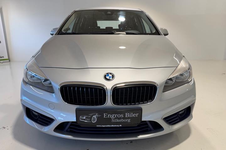 Grå BMW 218d fra 2015