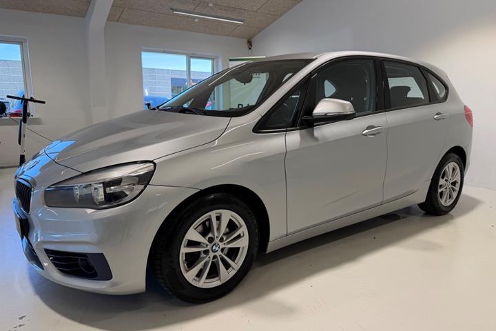 Grå BMW 218d fra 2015