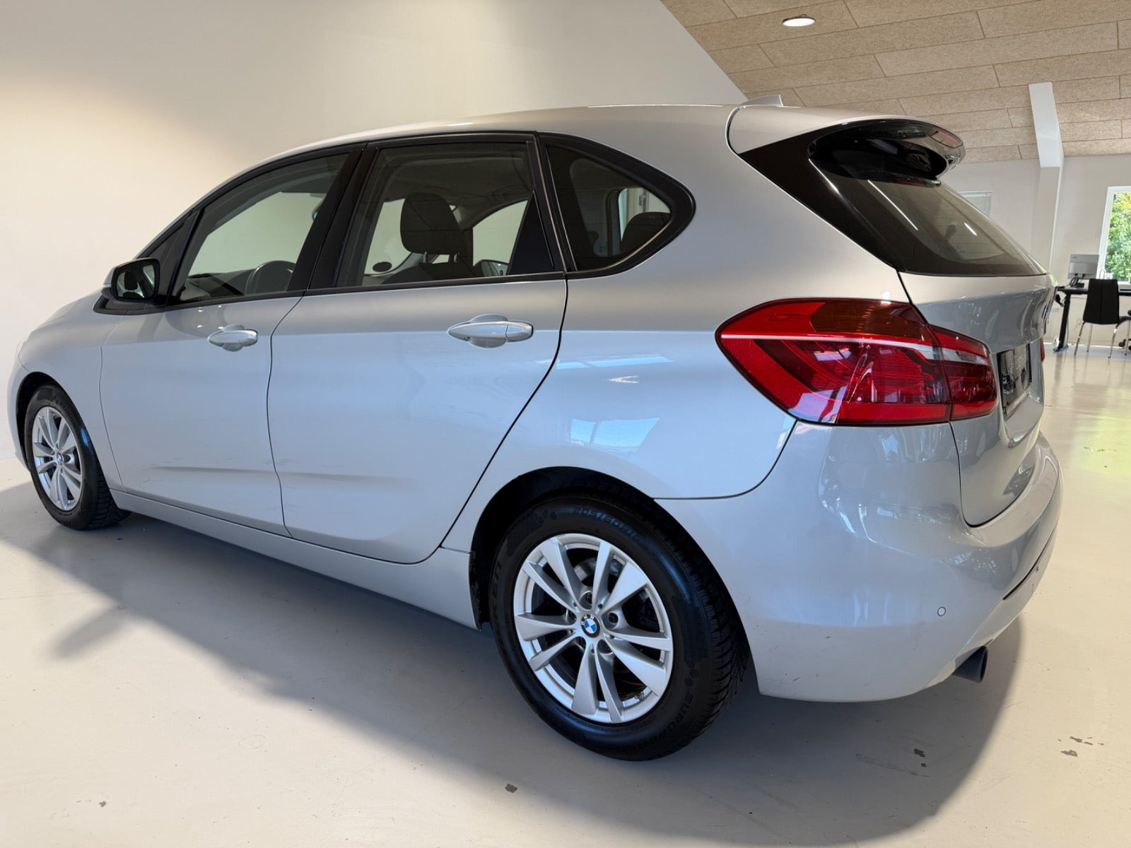 Grå BMW 218d fra 2015