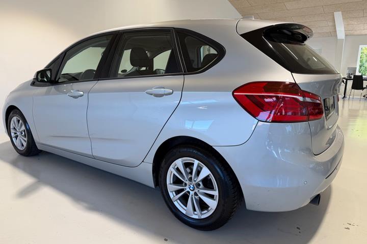 Grå BMW 218d fra 2015