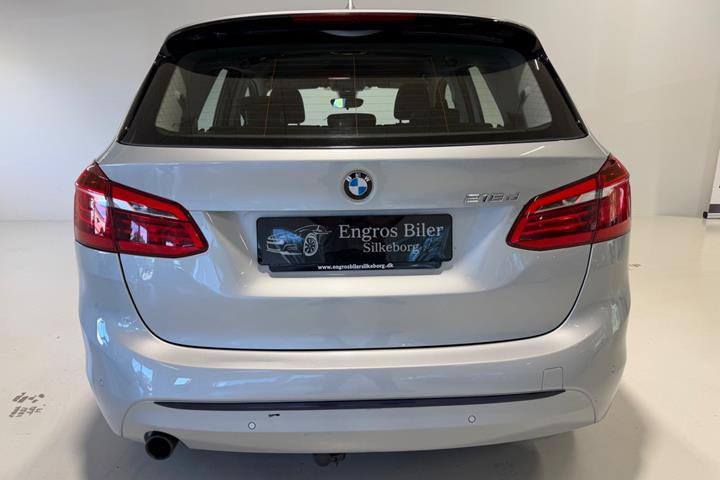 Grå BMW 218d fra 2015