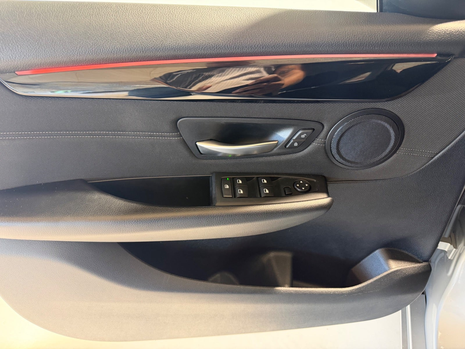 Grå BMW 218d fra 2015