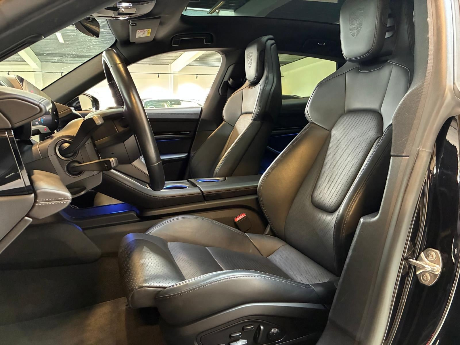 Sort Porsche Taycan fra 2023