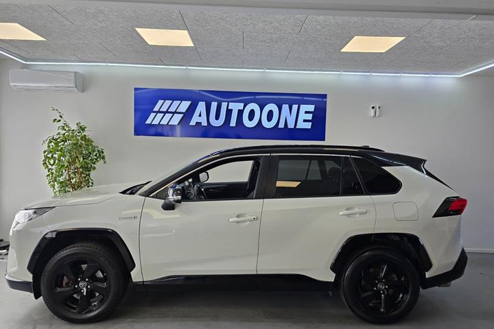 Hvid Toyota RAV4 fra 2019