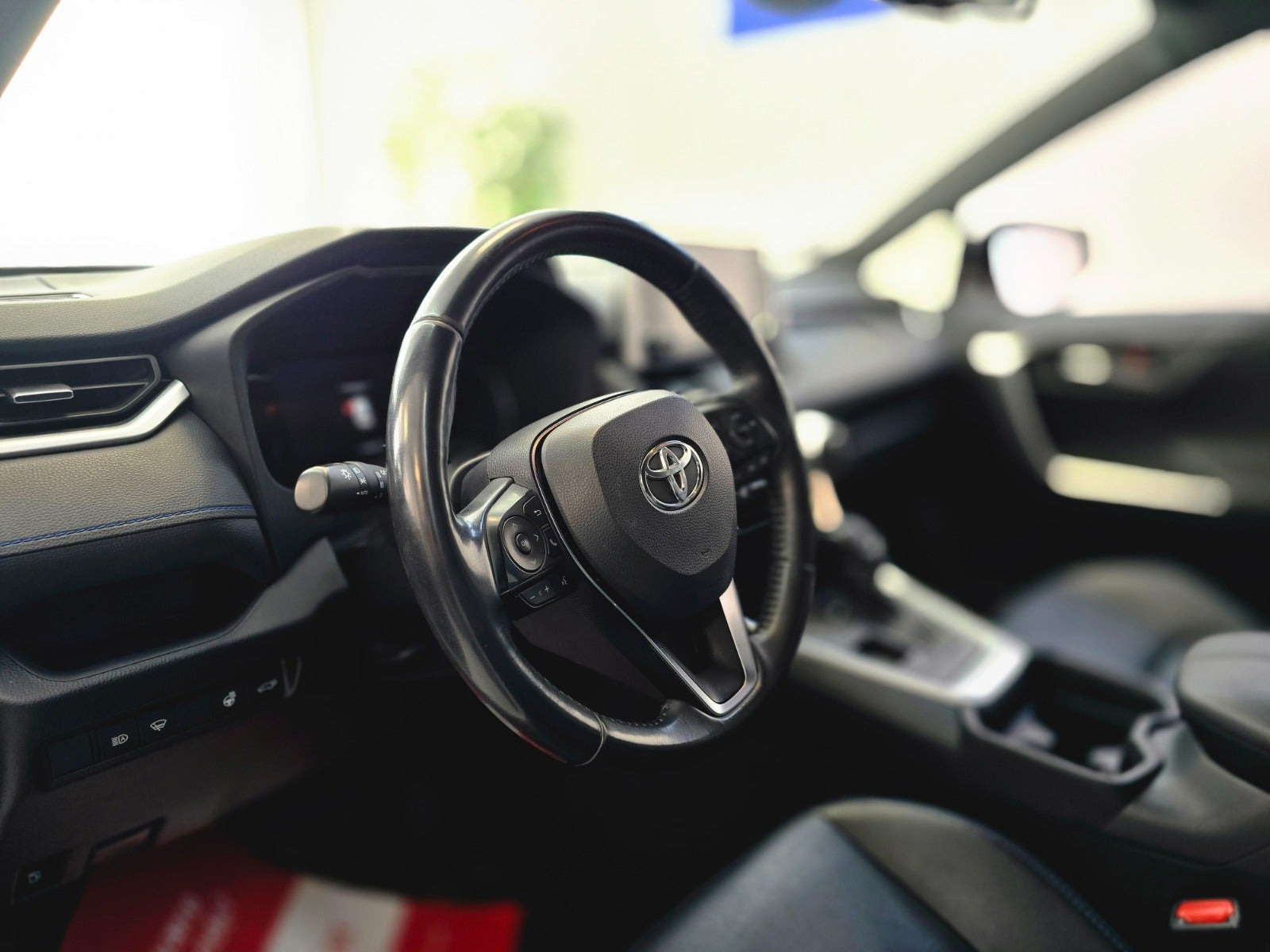 Hvid Toyota RAV4 fra 2019