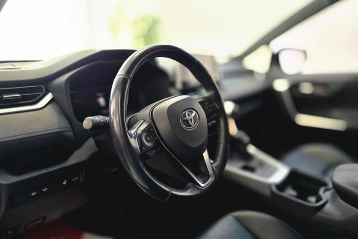 Hvid Toyota RAV4 fra 2019
