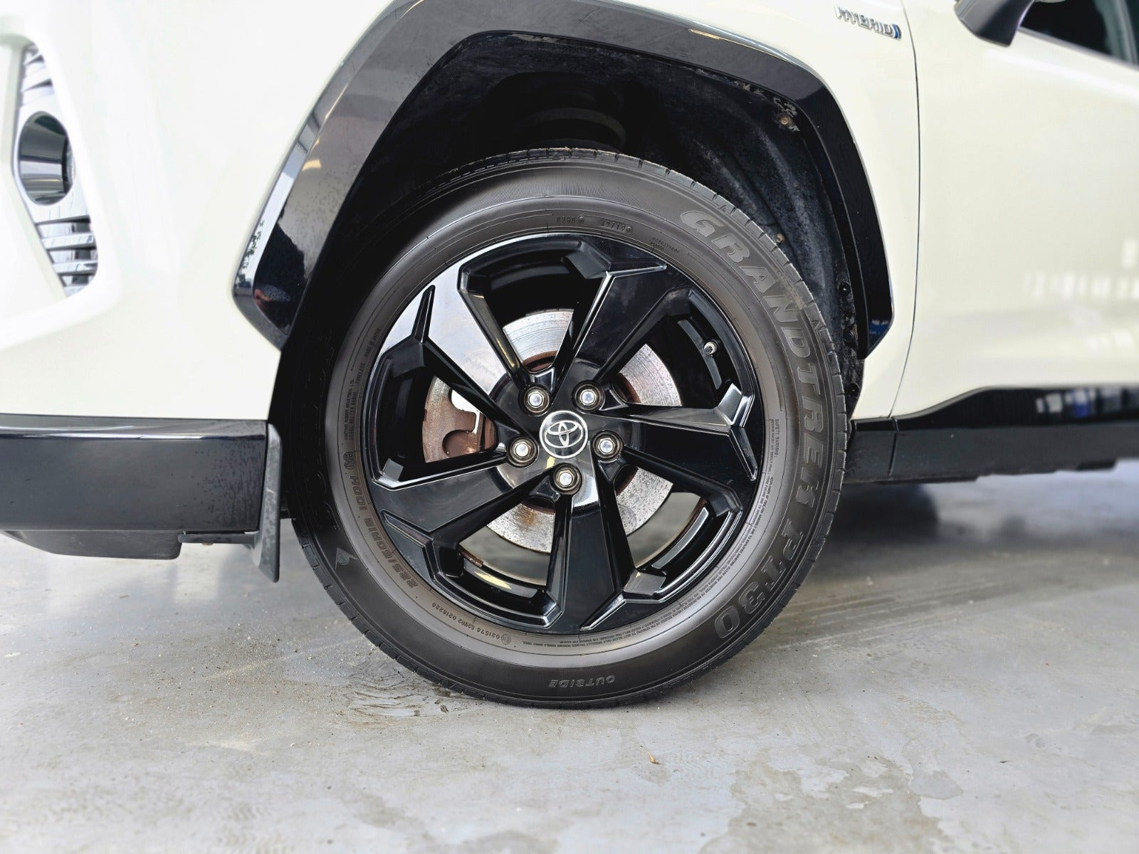 Hvid Toyota RAV4 fra 2019