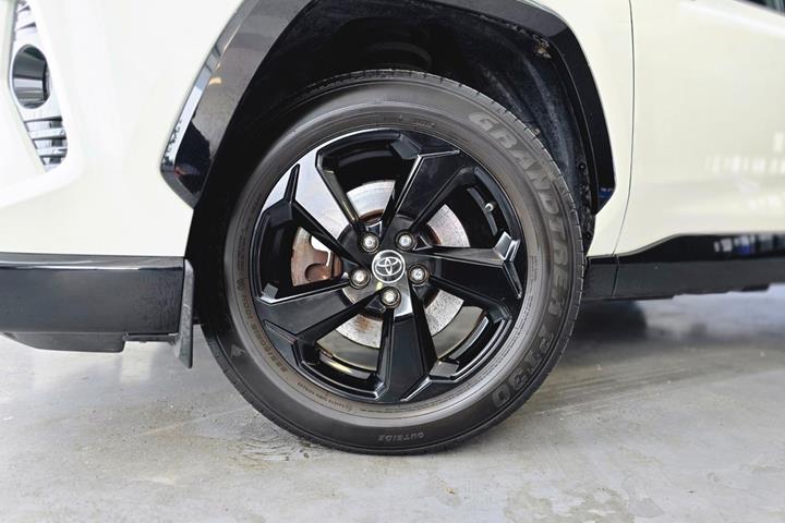Hvid Toyota RAV4 fra 2019